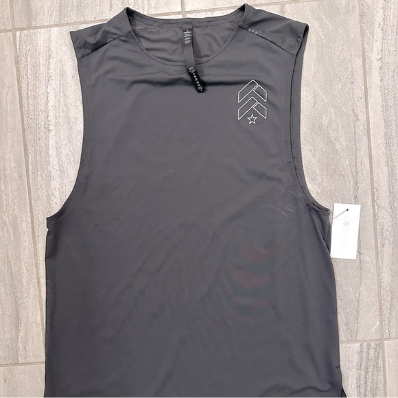 lululemon athletica Other - NWT Lululemon x Barry’s Bootcamp Mens Graphite Gray Pulse Motivation SL Tank Top